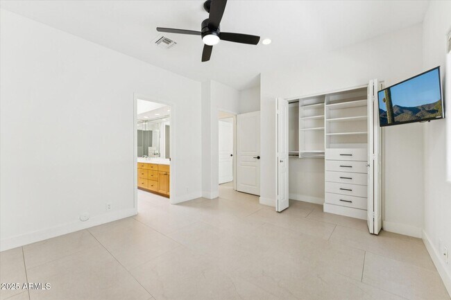 Building Photo - 6139 N 31st Ct