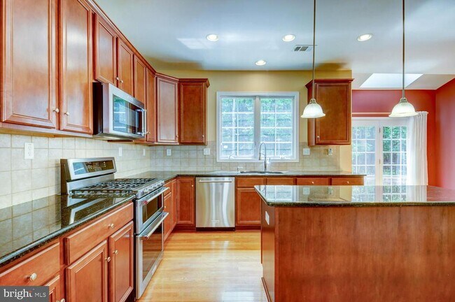 Building Photo - 45 Lockwood Dr