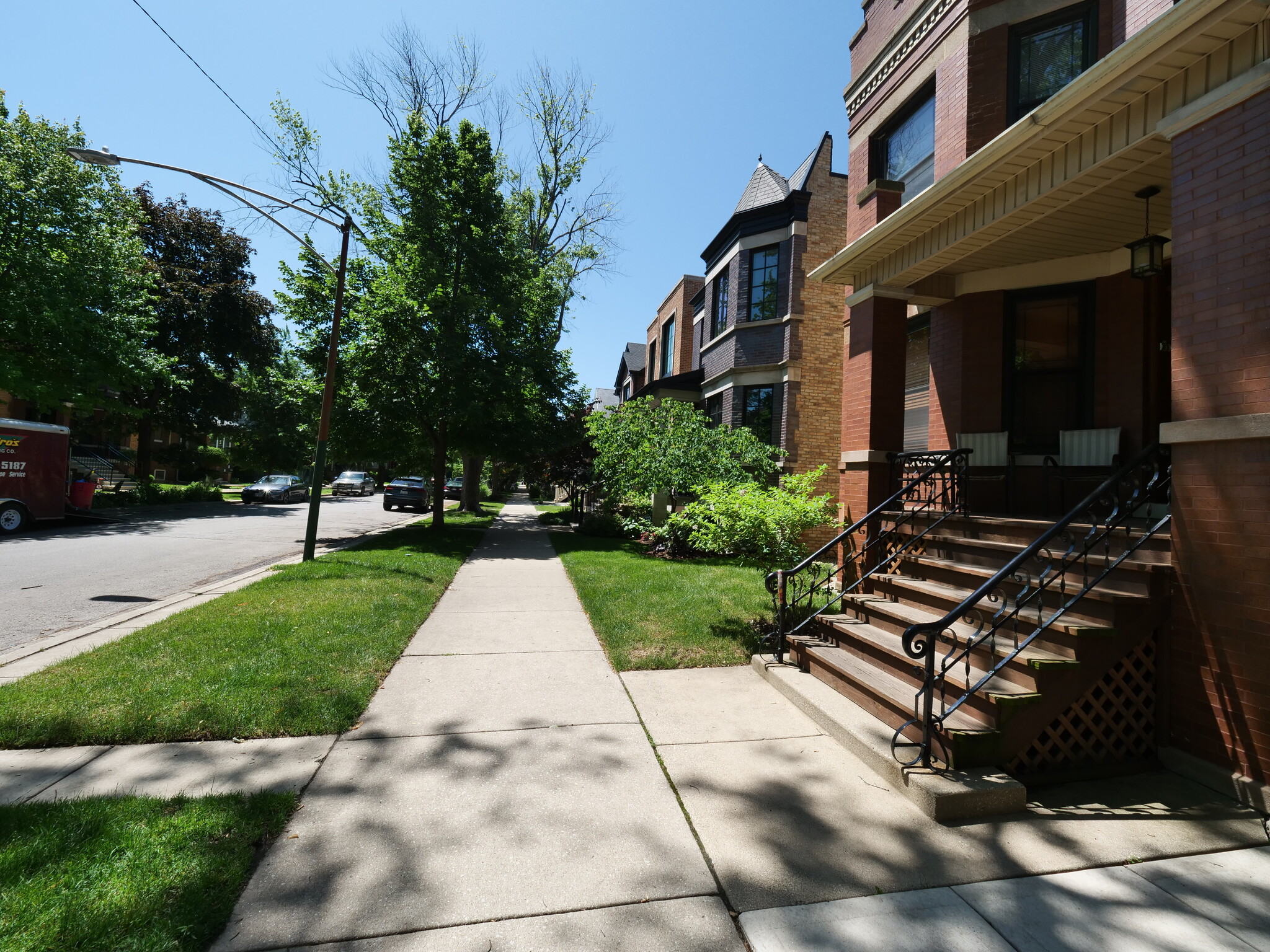 Building Photo - 3848 N Oakley Ave