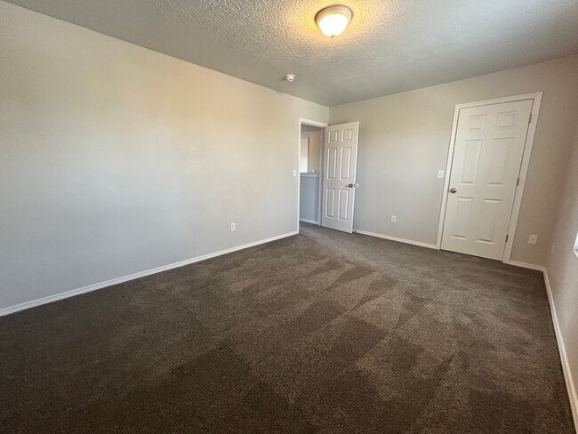 Building Photo - Discover Tranquil Living at Ariposa Park: 4BR, 2.5BA Home