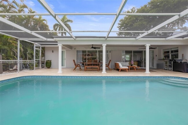 Building Photo - 608 1st Key Dr