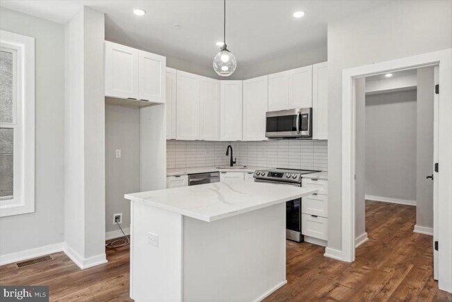 Building Photo - 3801 Hamilton St