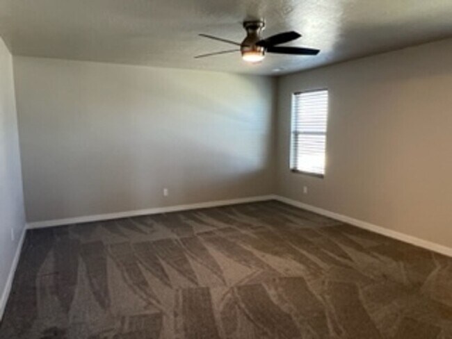 Building Photo - Great 4 bed 2.5 bath home with 2600 sq ft!  Kuna Home with lots of room just off N Ten Mile Rd an...