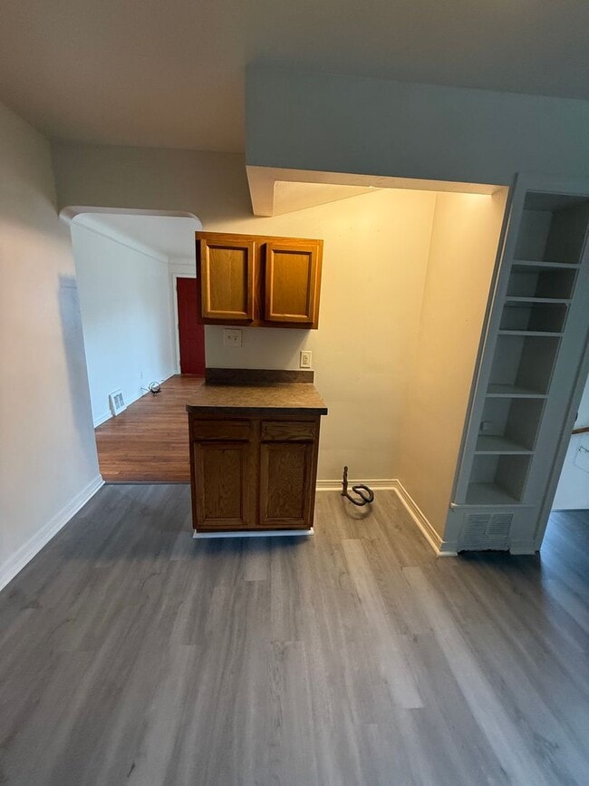 Building Photo - 3bd Single Euclid Cash Pay/Section 8