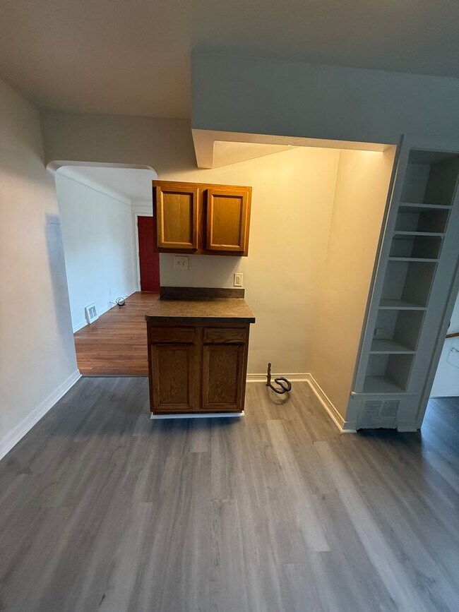 Building Photo - Euclid Single Home
