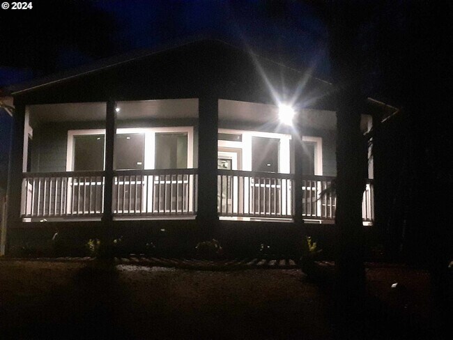 Building Photo - 348 N Falcon St