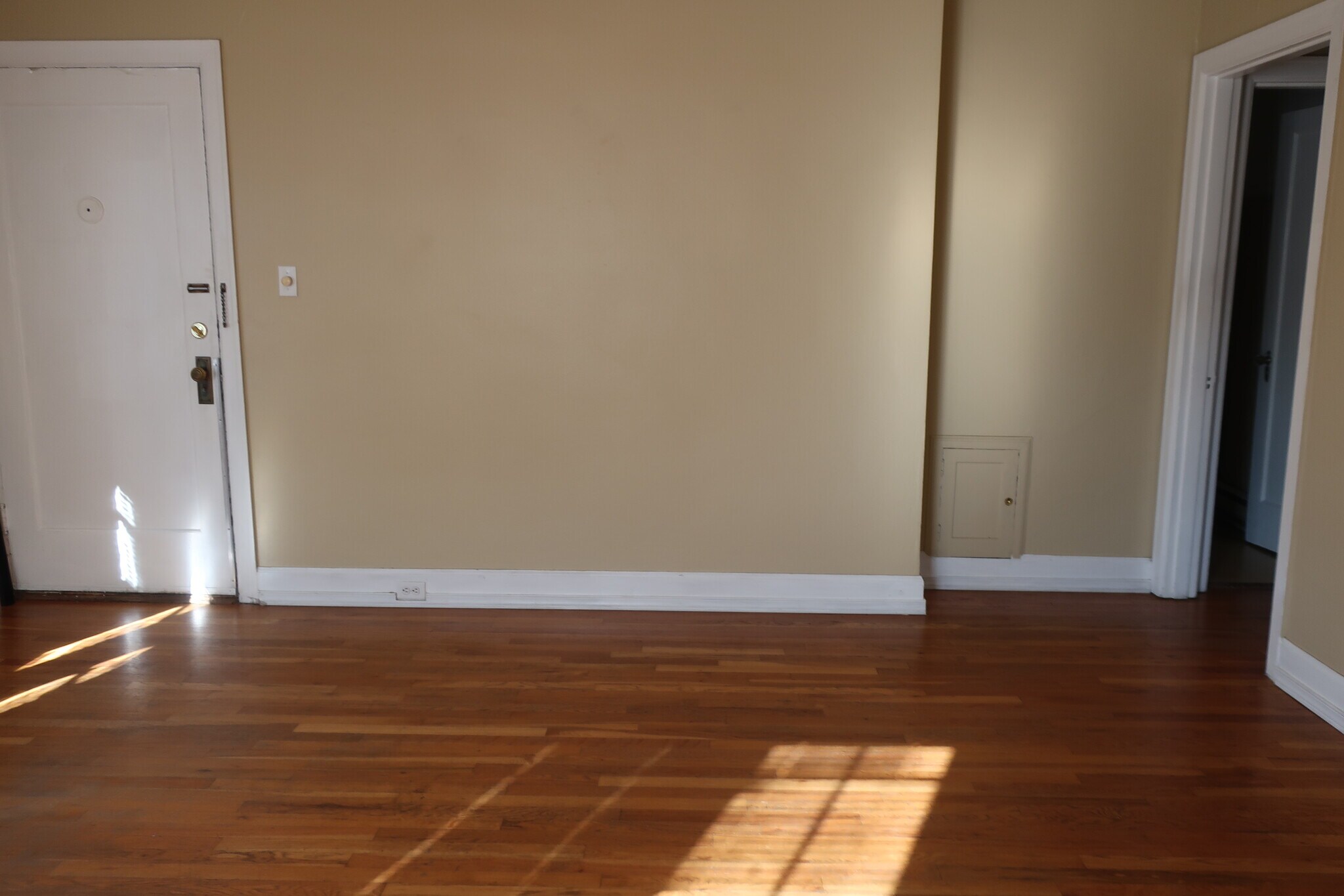 Building Photo - 527 Yakima St