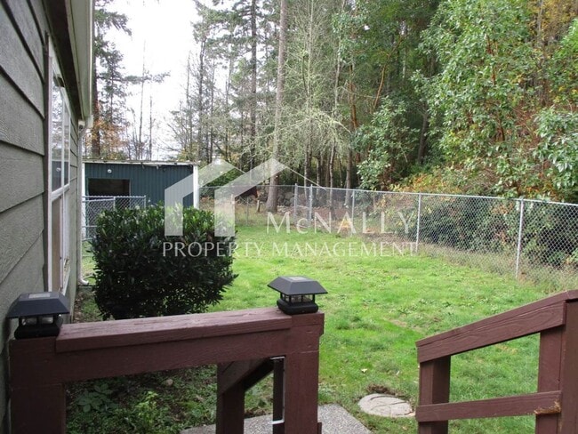 Building Photo - 3 Bedroom 2 Bath Home in Lakebay