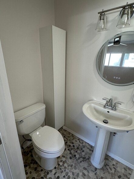 En-Suite Bathroom - 1033 Pearl St