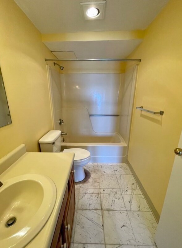 Building Photo - 100 Cove Way