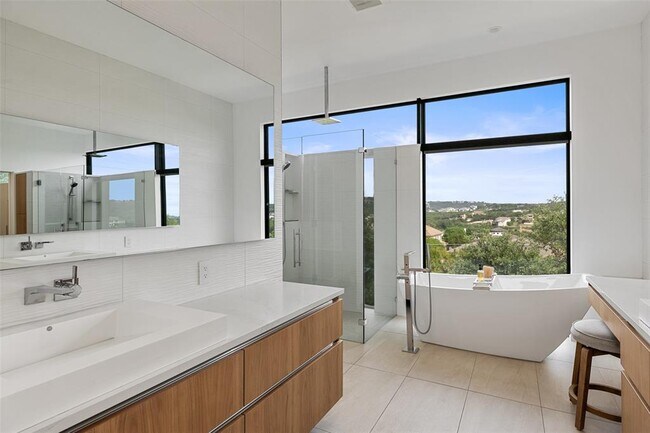 Building Photo - 4202 Serene Hills Dr