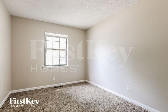 Building Photo - 704 Autumn Dr
