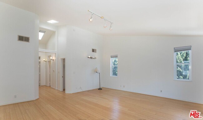 Building Photo - 12694 Montana Ave