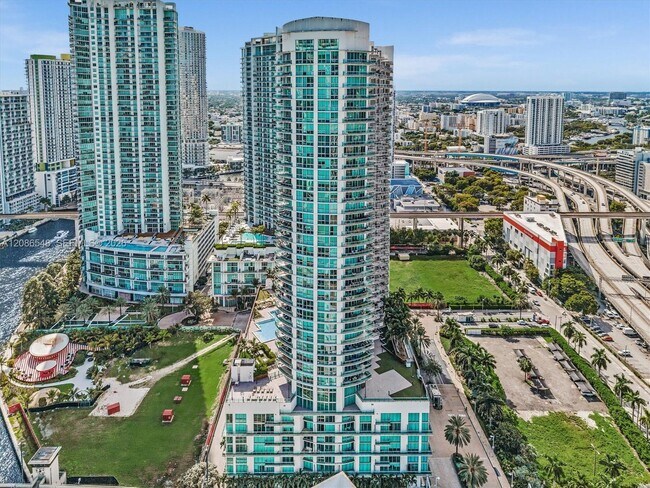 Building Photo - 350 S Miami Ave