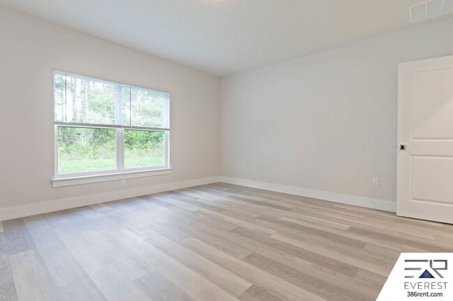 Building Photo - FULLY FENCED, LIKE NEW 3/2/2 IN PINE LAKES