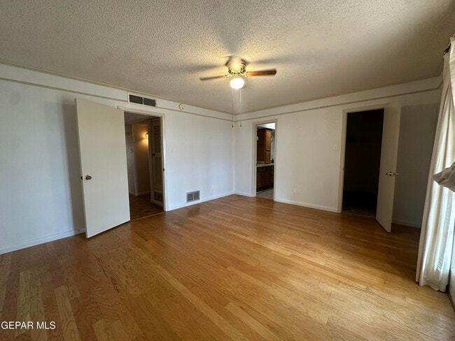 Building Photo - 724 Espada Dr