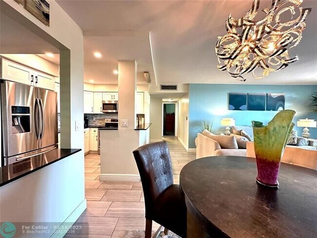 Building Photo - 1350 River Reach Dr