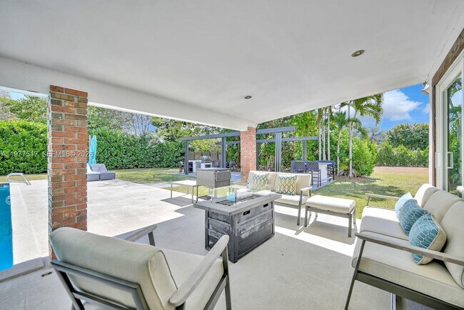 Building Photo - 7700 SW 139th Ter