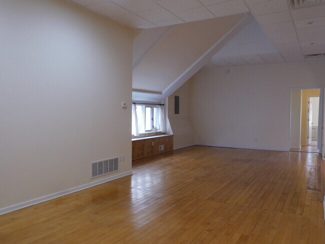 Building Photo - 109 S Main St