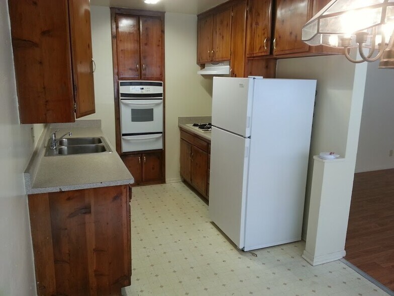 Efficient kitchen layout - 621 N 4th St