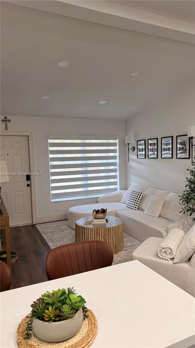 Building Photo - 1108 SW 22nd Terrace