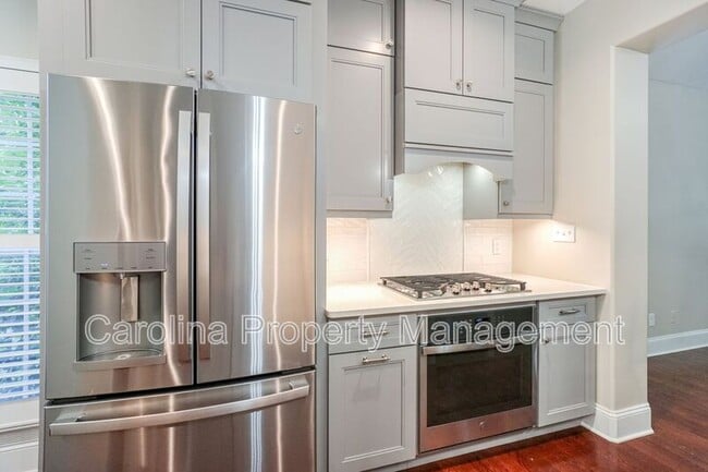 Building Photo - 181 Streamside Pl