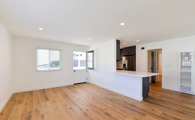 Building Photo - 223 Avenida De La Grulla