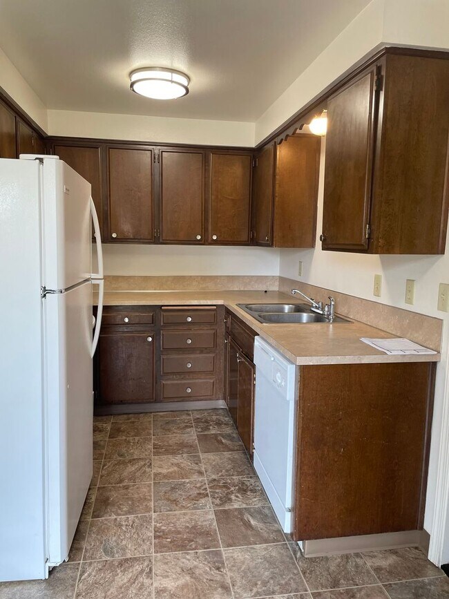 Building Photo - 4932-4942 Elkhorn Ct SE Salem, OR 97317