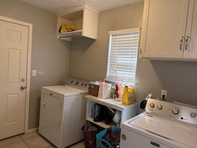 Building Photo - PRELEASING (3) Bed/(1.5) Bath in Core Norman Avail Late May!