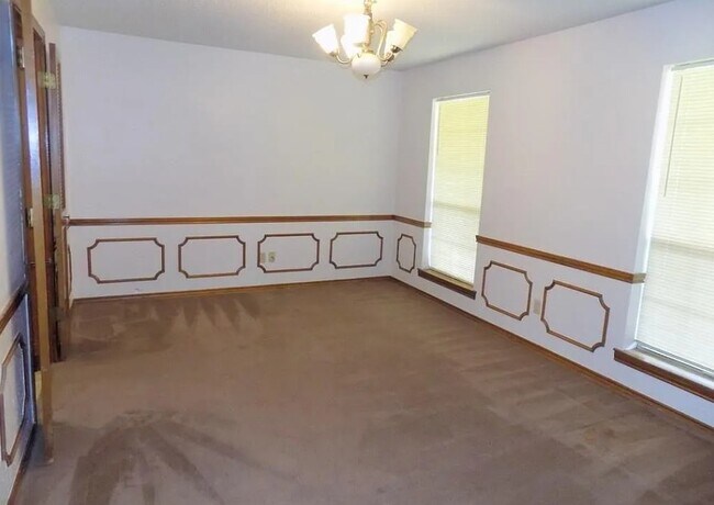 Building Photo - 513 Woodhollow Dr