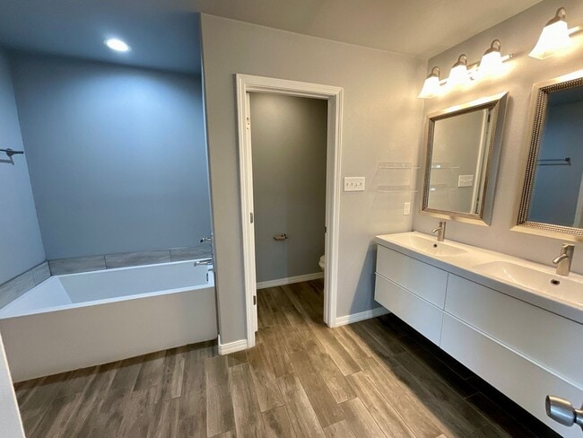 Building Photo - 4 Bed 3 bath 3 Car-Garage-Solar Panels-Move In Ready! Frenship ISD