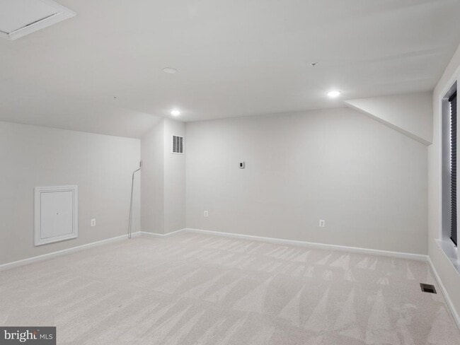 Building Photo - 305 Backwater Wy