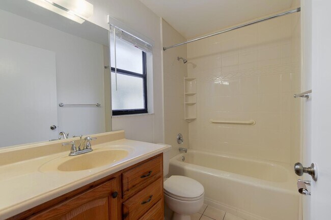 Building Photo - 1073 Goldenrod Rd