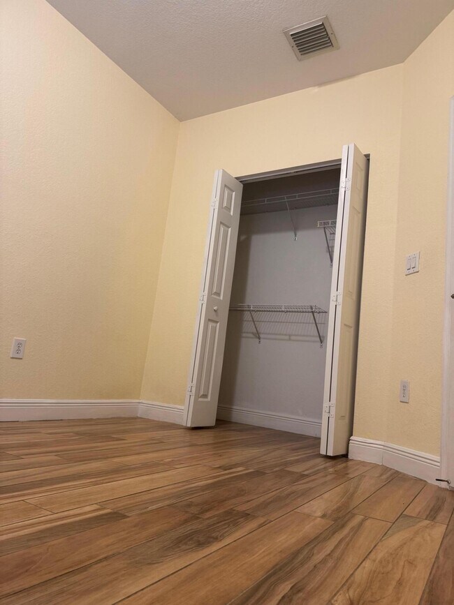 Building Photo - 6639 Hidden Cove Dr