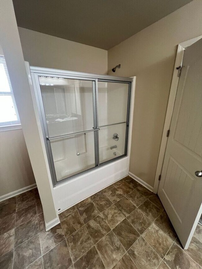 Building Photo - Beautiful 3-Bedroom, 2.5-Bath Home in Established Community!