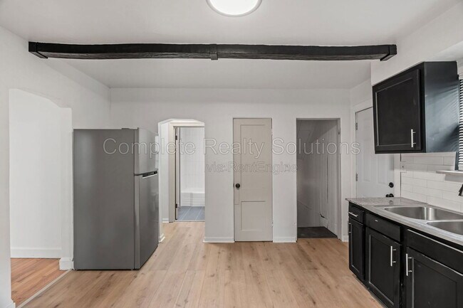 Building Photo - 10030 Bon Oak Dr