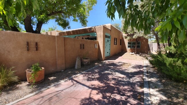 Building Photo - Coming Soon! Old Town Charm! 2 Bedroom Hou...