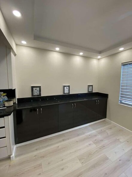 Building Photo - 4048 Exeter C