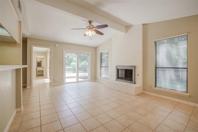 Building Photo - 306 Corral Ln