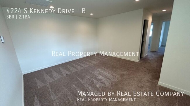 Building Photo - 4224 S Kennedy Dr