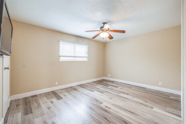 Building Photo - 11002 Hammerly Blvd