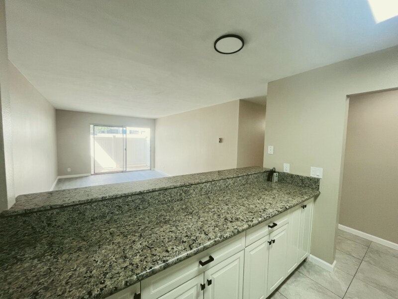 Building Photo - 3030 Suncrest Dr