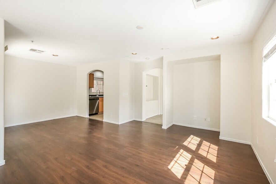 Building Photo - 7453 Showy Ct