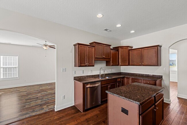 Building Photo - Large 5 bedroom home- don't miss this one!