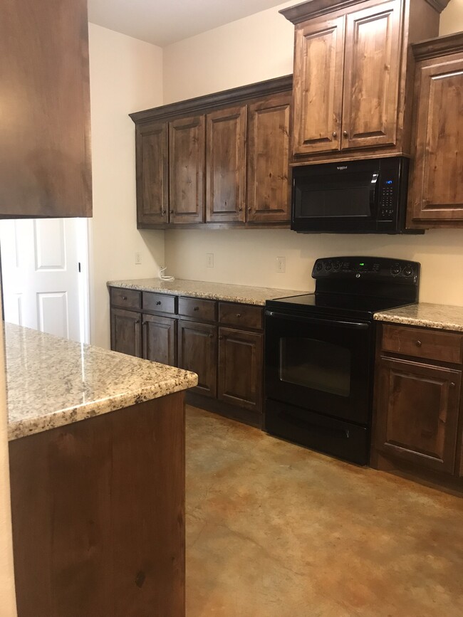 Building Photo - 3933 Riverside Pky
