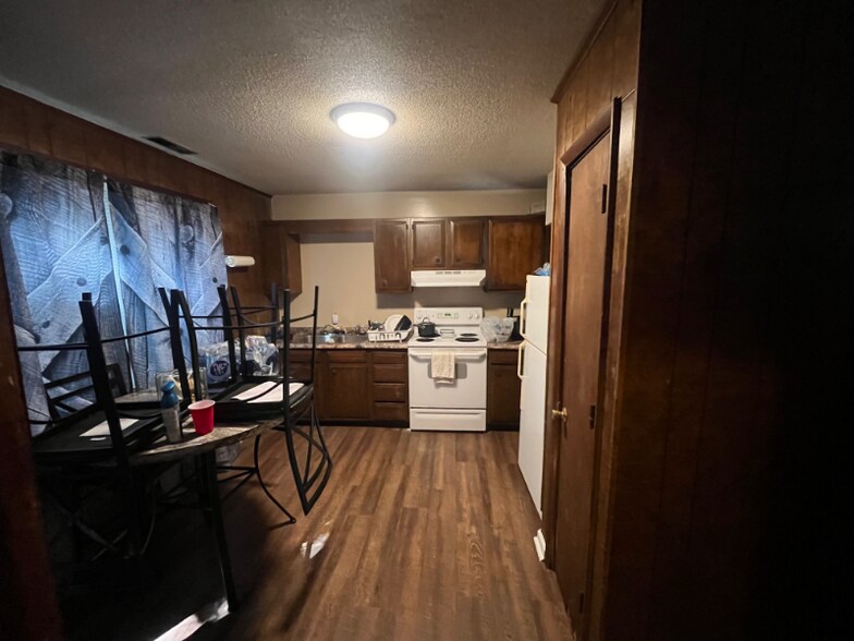 Building Photo - 147 Woodland Dr