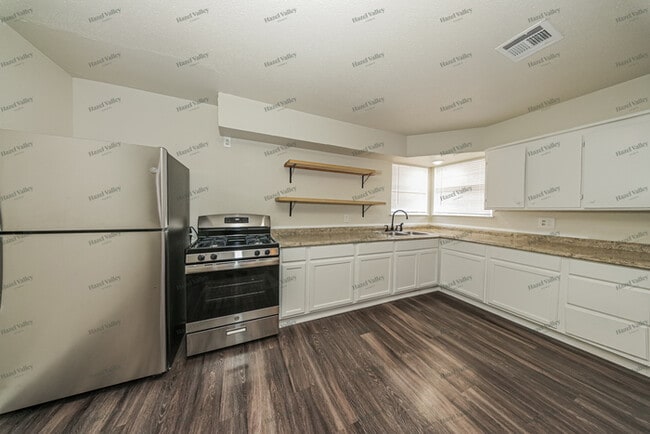 Building Photo - 3201 SW 49th St