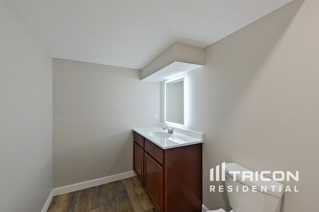 Building Photo - 218 Roxbury Dr