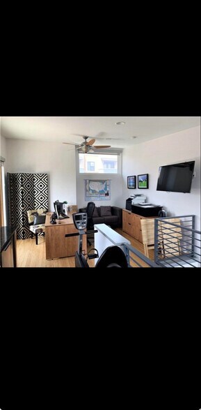 Building Photo - 4547 Washington St