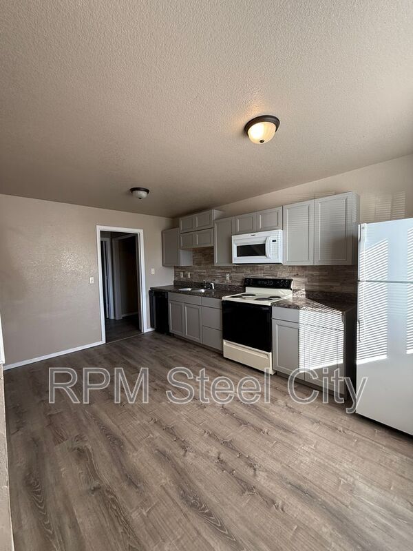 Building Photo - 1717 Oakshire Ln